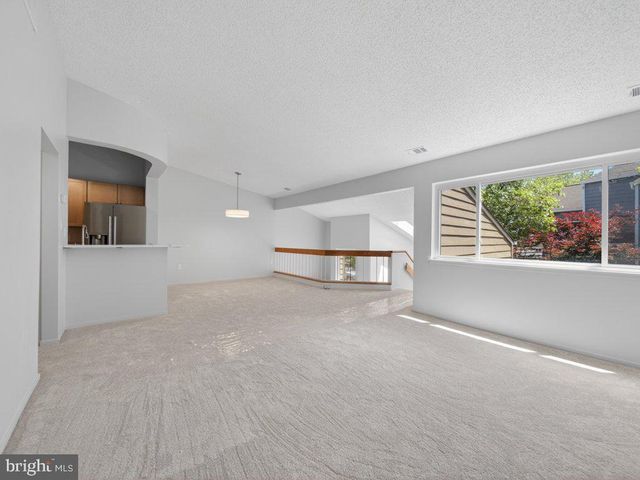 1917-B VILLARIDGE DR, Reston, VA 20191