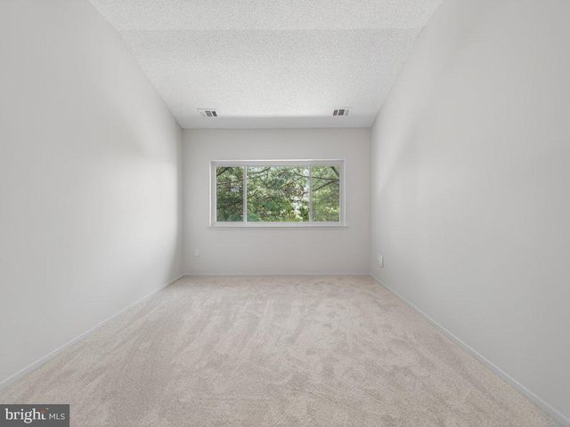 1917-B VILLARIDGE DR, Reston, VA 20191
