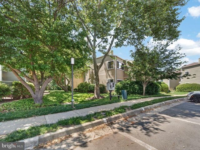 1917-B VILLARIDGE DR, Reston, VA 20191
