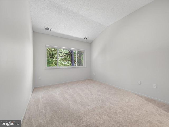 1917-B VILLARIDGE DR, Reston, VA 20191