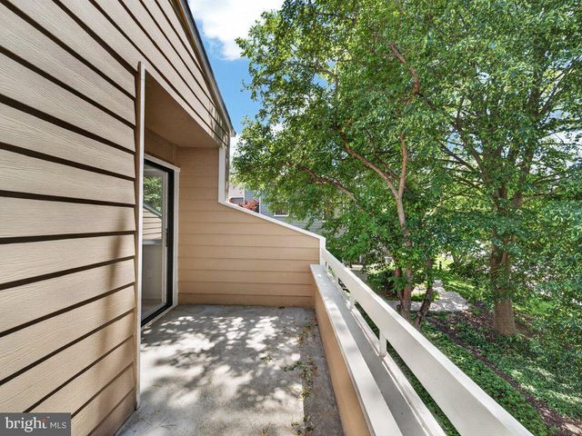 1917-B VILLARIDGE DR, Reston, VA 20191