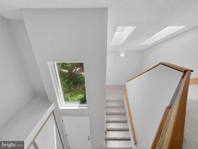 1917-B VILLARIDGE DR, Reston, VA 20191