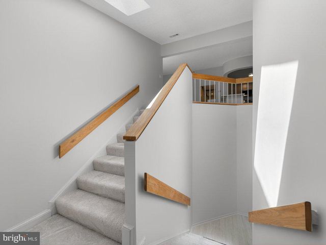 1917-B VILLARIDGE DR, Reston, VA 20191