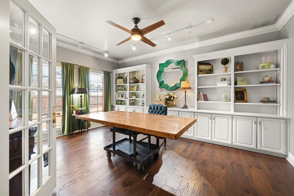 Image 4 of property listing at 14701 N Western Avenue, Edmond, OK 73013