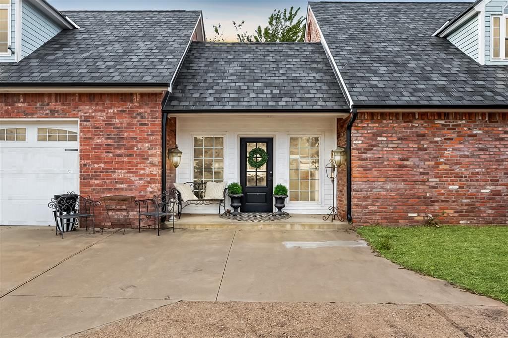 Image 42 of property listing at 14701 N Western Avenue, Edmond, OK 73013