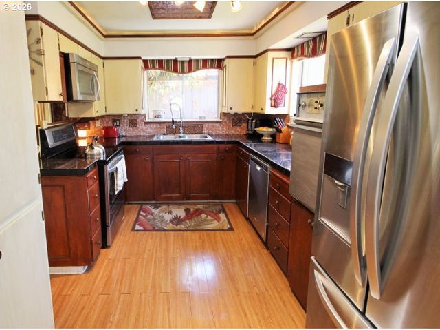 240 Nw BAKER CREEK Rd, Mc Minnville, OR 97128