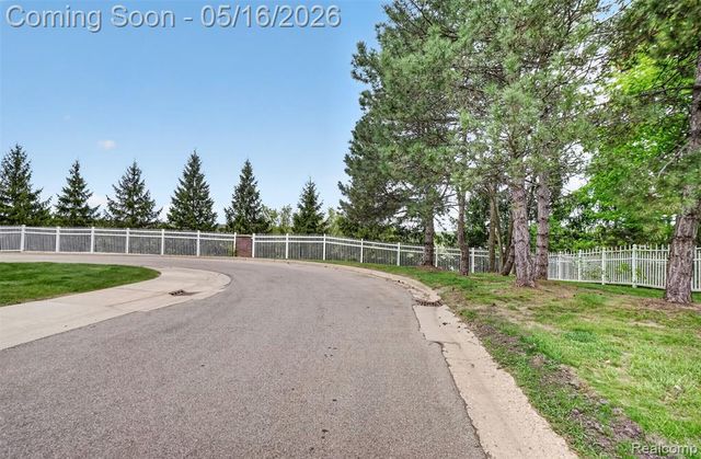 714 S Milford Road, Milford, MI 48381