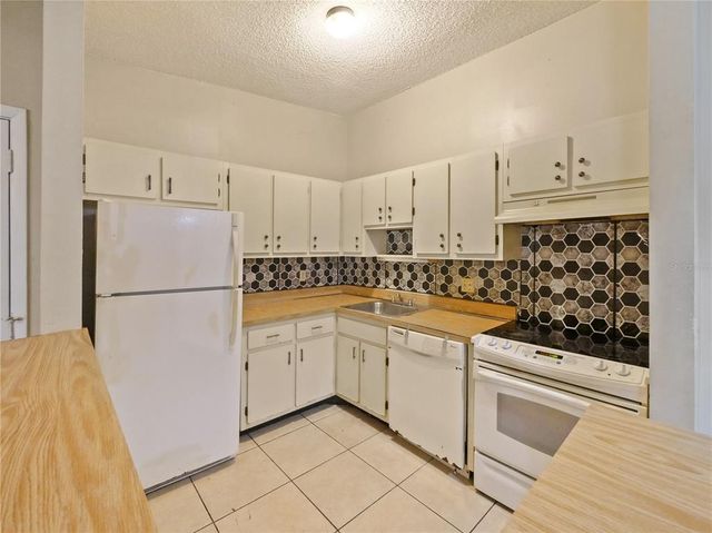 2470 OAK PARK WAY 208, Orlando, FL 32822