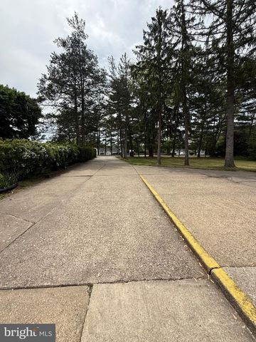 275 GREENTREE ROAD, Sewell, NJ 08080