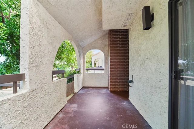 21620 Burbank 20, Woodland Hills, CA 91367