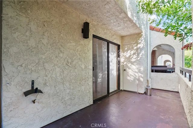 21620 Burbank 20, Woodland Hills, CA 91367