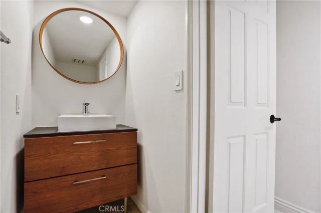 21620 Burbank 20, Woodland Hills, CA 91367