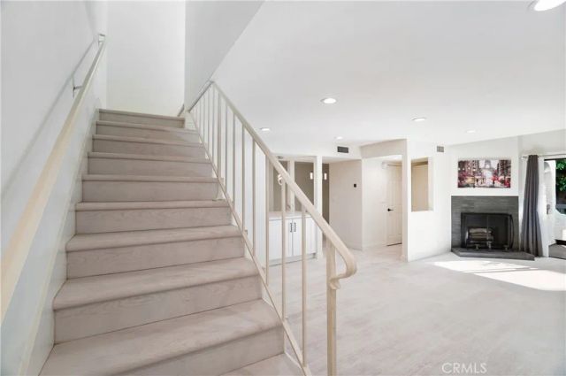 21620 Burbank 20, Woodland Hills, CA 91367