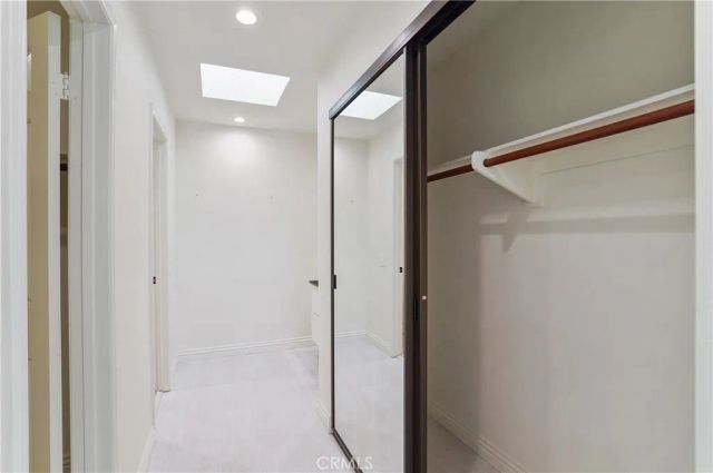 21620 Burbank 20, Woodland Hills, CA 91367