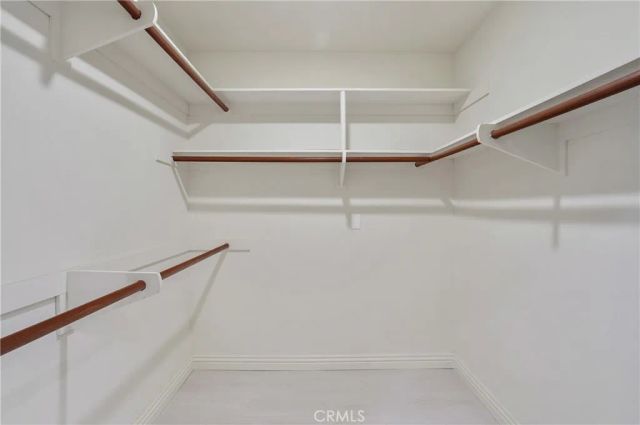 21620 Burbank 20, Woodland Hills, CA 91367