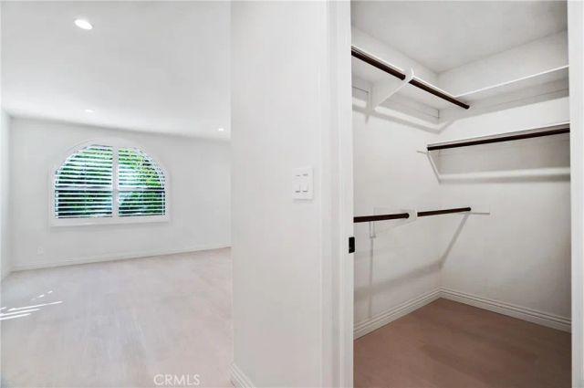 21620 Burbank 20, Woodland Hills, CA 91367