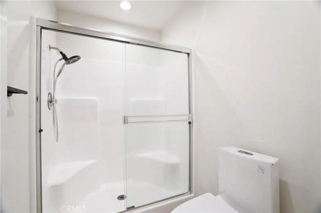 21620 Burbank 20, Woodland Hills, CA 91367