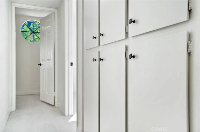 21620 Burbank 20, Woodland Hills, CA 91367