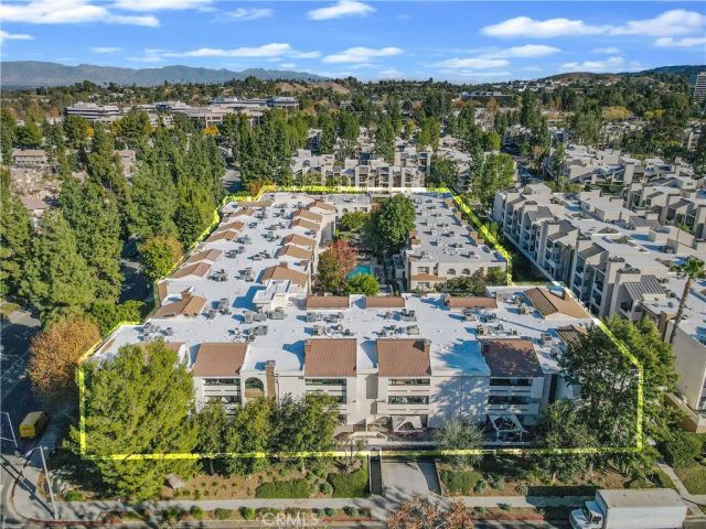 21620 Burbank 20, Woodland Hills, CA 91367