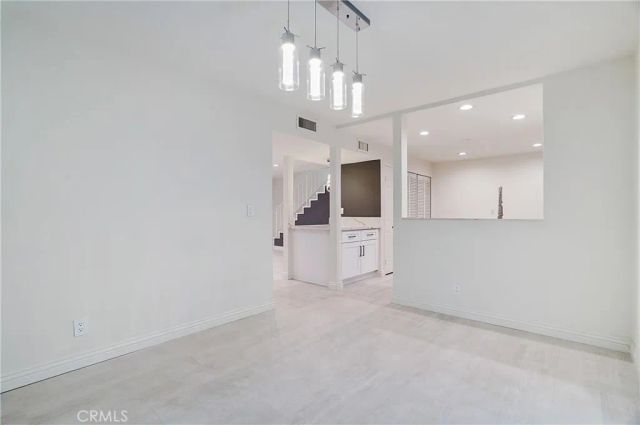 21620 Burbank 20, Woodland Hills, CA 91367