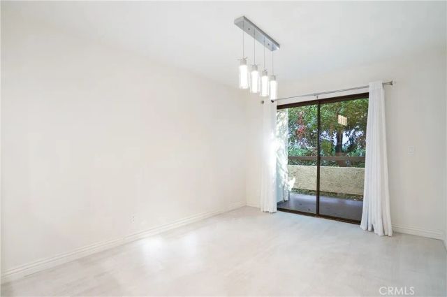 21620 Burbank 20, Woodland Hills, CA 91367