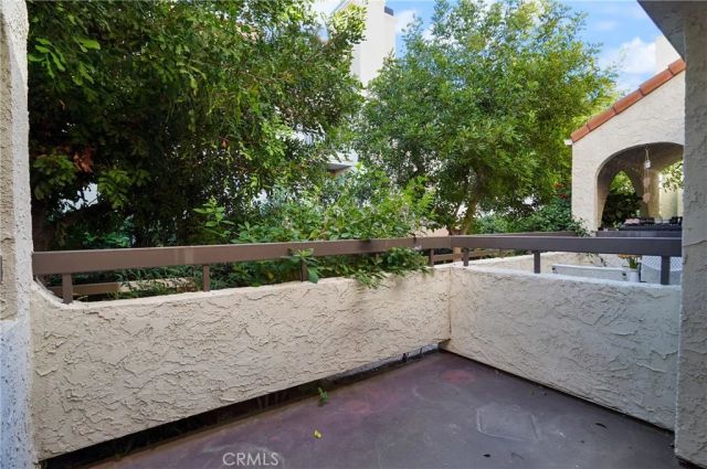 21620 Burbank 20, Woodland Hills, CA 91367