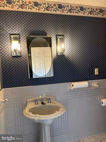 201 HOPE MOUNTAIN DR, Moorefield, WV 26836