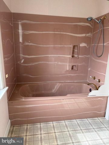 201 HOPE MOUNTAIN DR, Moorefield, WV 26836