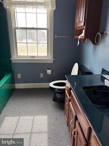 201 HOPE MOUNTAIN DR, Moorefield, WV 26836