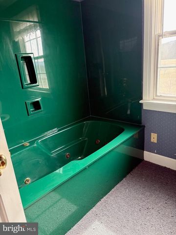 201 HOPE MOUNTAIN DR, Moorefield, WV 26836