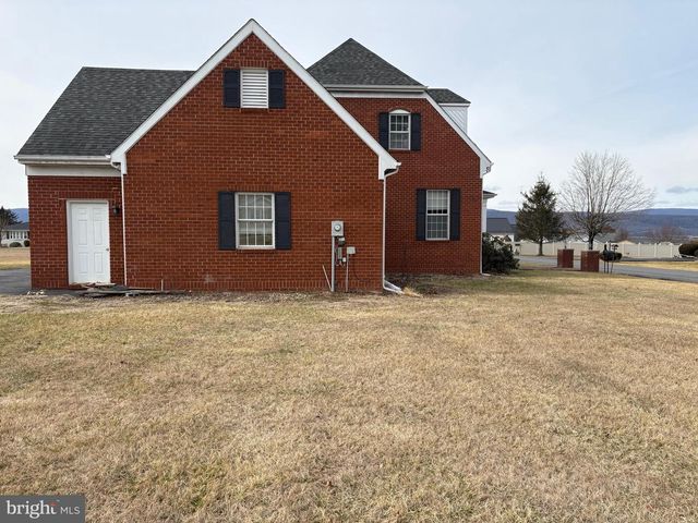 201 HOPE MOUNTAIN DR, Moorefield, WV 26836