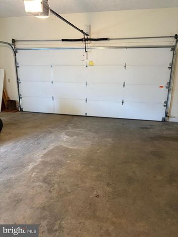 201 HOPE MOUNTAIN DR, Moorefield, WV 26836