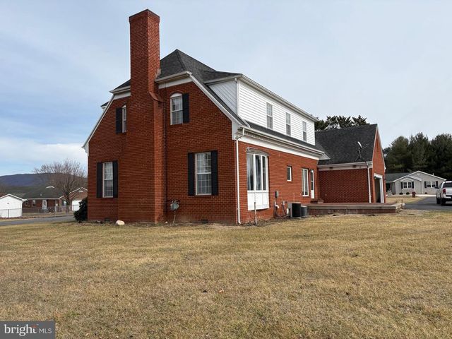 201 HOPE MOUNTAIN DR, Moorefield, WV 26836