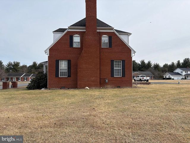 201 HOPE MOUNTAIN DR, Moorefield, WV 26836