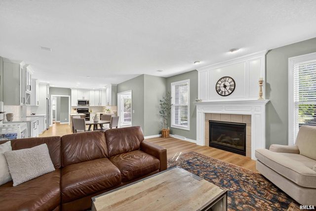 3405 MARYNOEL Avenue, Bettendorf, IA 52722