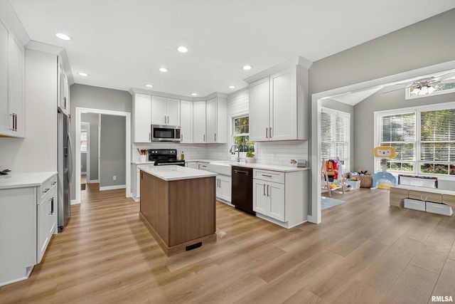 3405 MARYNOEL Avenue, Bettendorf, IA 52722