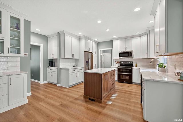 3405 MARYNOEL Avenue, Bettendorf, IA 52722