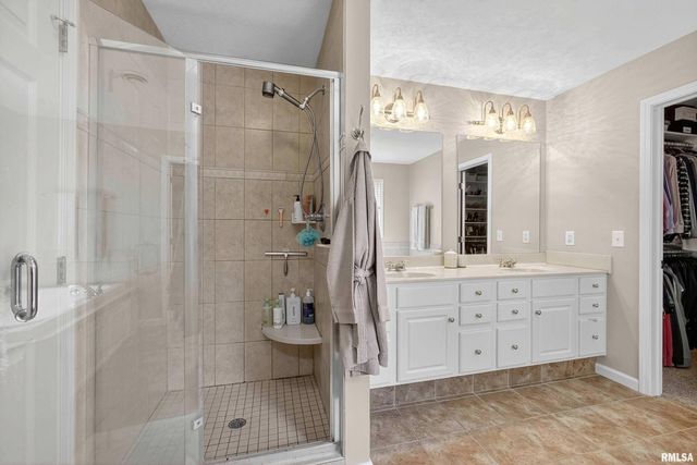 3405 MARYNOEL Avenue, Bettendorf, IA 52722