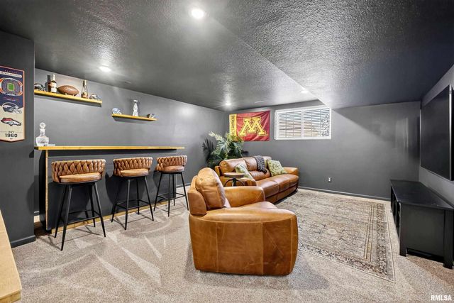 3405 MARYNOEL Avenue, Bettendorf, IA 52722