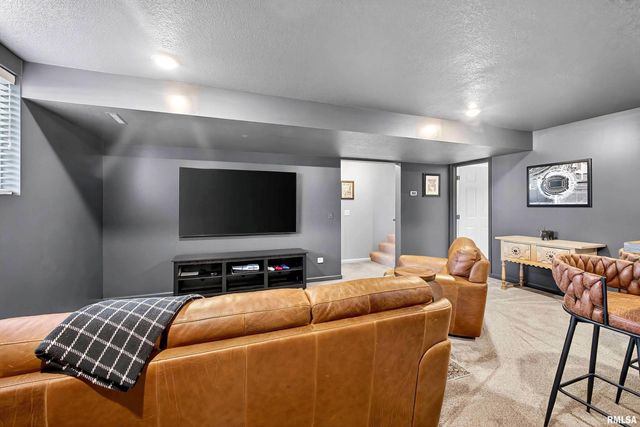 3405 MARYNOEL Avenue, Bettendorf, IA 52722