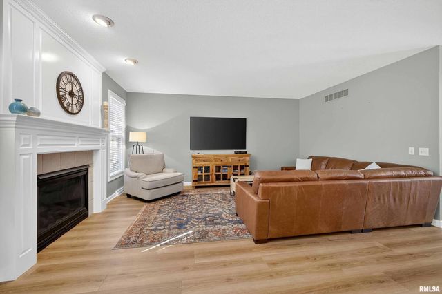 3405 MARYNOEL Avenue, Bettendorf, IA 52722