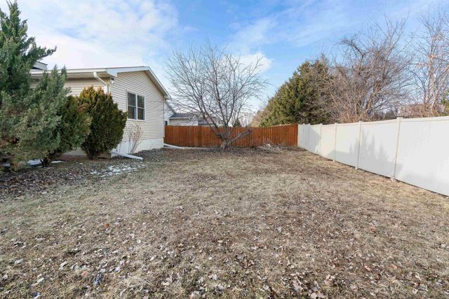 5531 Summerland Drive, Waterloo, IA 50701