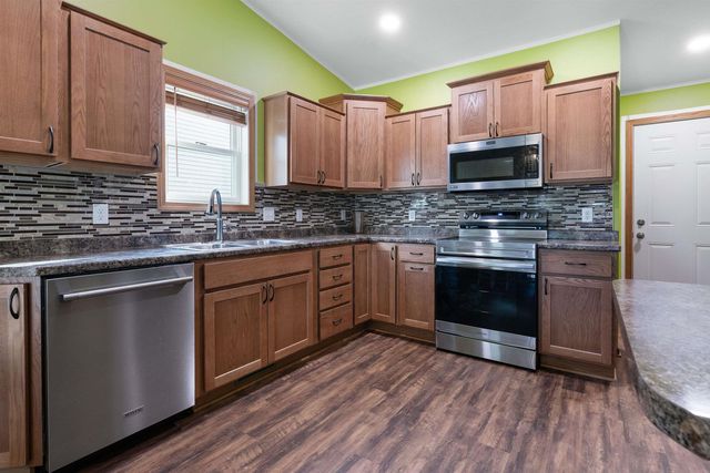 5531 Summerland Drive, Waterloo, IA 50701