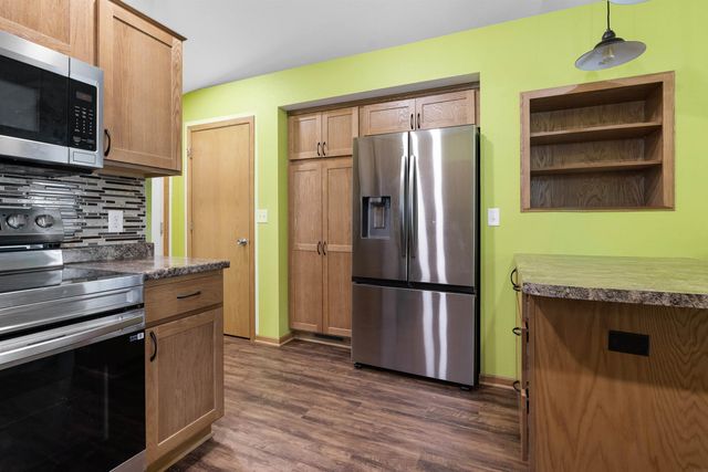 5531 Summerland Drive, Waterloo, IA 50701