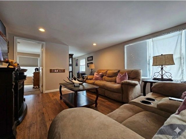 3 Mary Drive, Bloomingburg, NY 12721