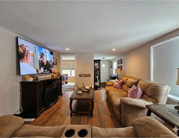 3 Mary Drive, Bloomingburg, NY 12721