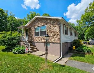 3 Mary Drive, Bloomingburg, NY 12721