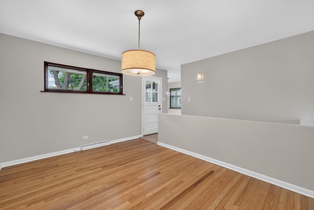 392 WINDSOR Avenue, Glen Ellyn, IL 60137