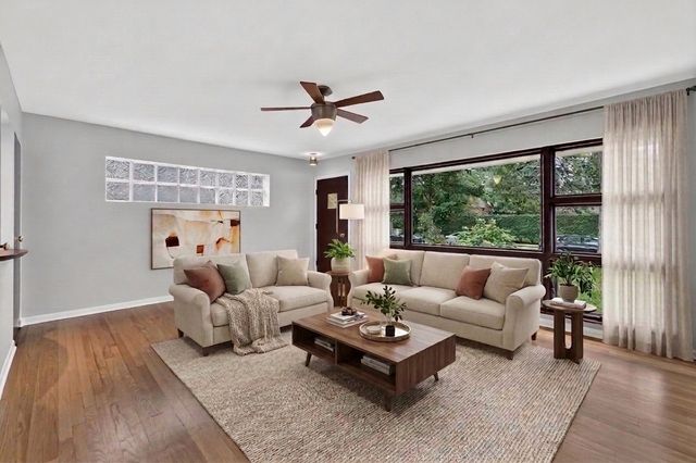 392 WINDSOR Avenue, Glen Ellyn, IL 60137