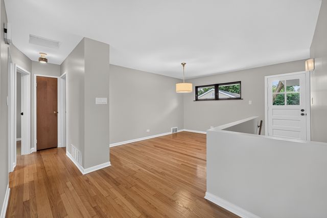 392 WINDSOR Avenue, Glen Ellyn, IL 60137